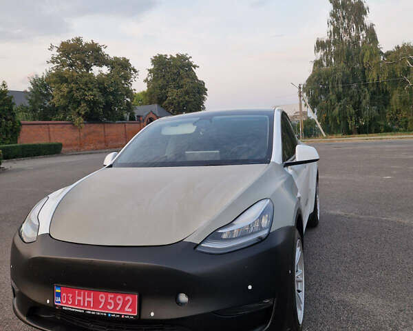 Белый Тесла Model Y, объемом двигателя 0 л и пробегом 105 тыс. км за 19700 $, фото 1 на Automoto.ua