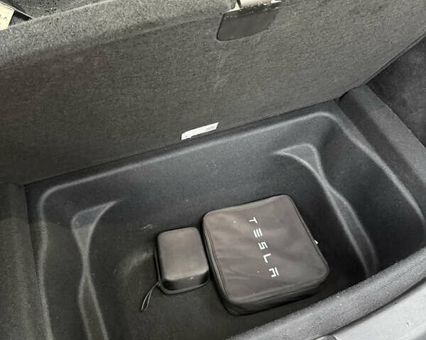 Белый Тесла Model Y, объемом двигателя 0 л и пробегом 141 тыс. км за 20900 $, фото 17 на Automoto.ua