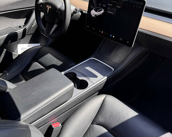 Белый Тесла Model Y, объемом двигателя 0 л и пробегом 65 тыс. км за 25000 $, фото 9 на Automoto.ua