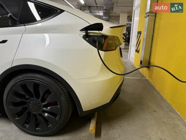 Белый Тесла Model Y, объемом двигателя 0 л и пробегом 47 тыс. км за 26000 $, фото 10 на Automoto.ua
