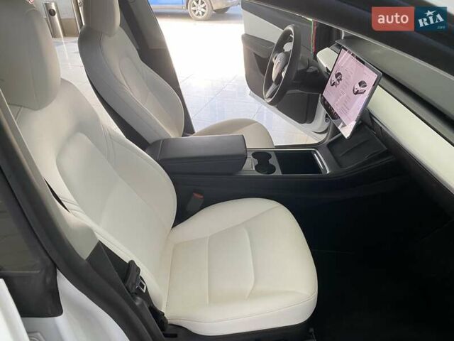 Тесла Model Y 2021 в Одессе на Automoto.ua Белый Тесла Model Y, объемом двигателя 0 л и пробегом 58 тыс. км за 26300 $, фото 36 на Automoto.ua