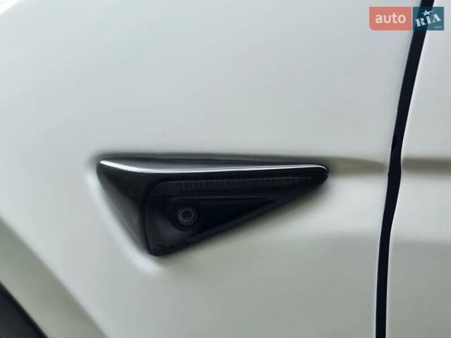 Белый Тесла Model Y, объемом двигателя 0 л и пробегом 98 тыс. км за 26499 $, фото 15 на Automoto.ua