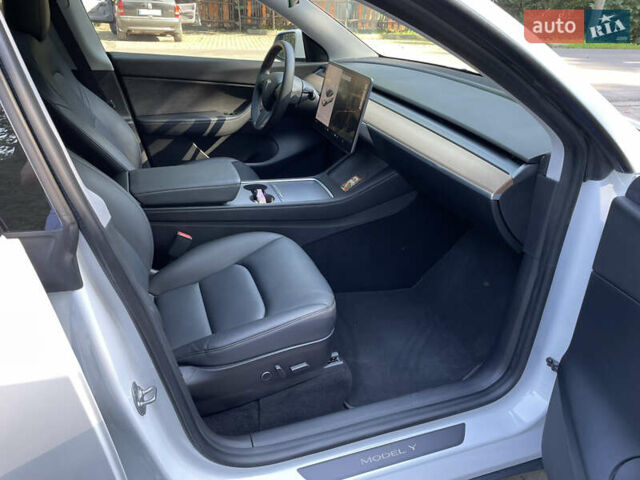 Білий Тесла Model Y, об'ємом двигуна 0 л та пробігом 13 тис. км за 25500 $, фото 9 на Automoto.ua