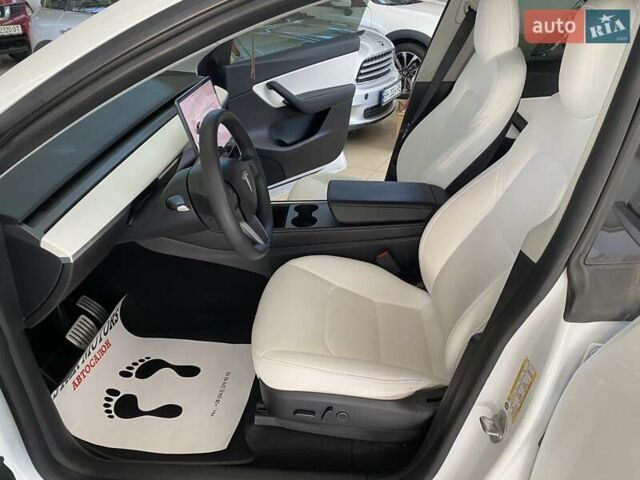 Тесла Model Y 2021 в Одессе на Automoto.ua Белый Тесла Model Y, объемом двигателя 0 л и пробегом 58 тыс. км за 26300 $, фото 25 на Automoto.ua