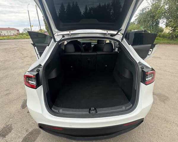 Белый Тесла Model Y, объемом двигателя 0 л и пробегом 128 тыс. км за 24999 $, фото 20 на Automoto.ua