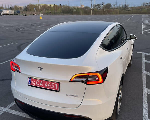 Белый Тесла Model Y, объемом двигателя 0 л и пробегом 76 тыс. км за 23400 $, фото 6 на Automoto.ua