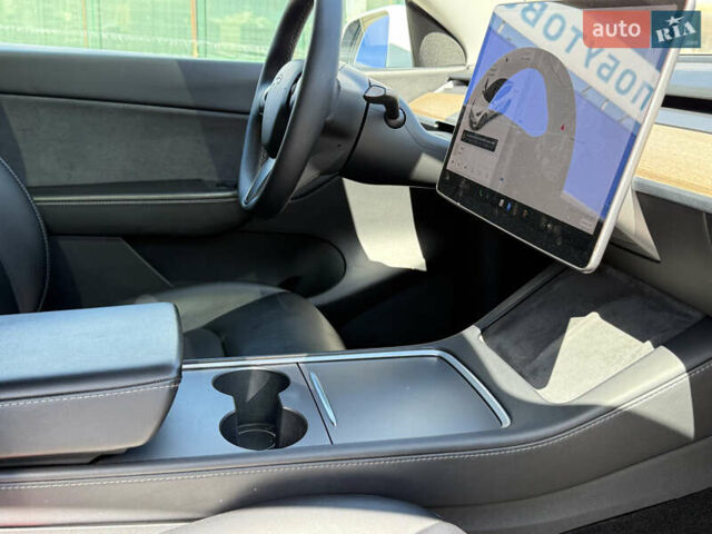 Белый Тесла Model Y, объемом двигателя 0 л и пробегом 110 тыс. км за 27750 $, фото 43 на Automoto.ua