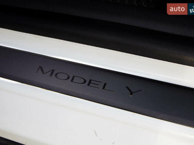 Белый Тесла Model Y, объемом двигателя 0 л и пробегом 64 тыс. км за 34500 $, фото 10 на Automoto.ua