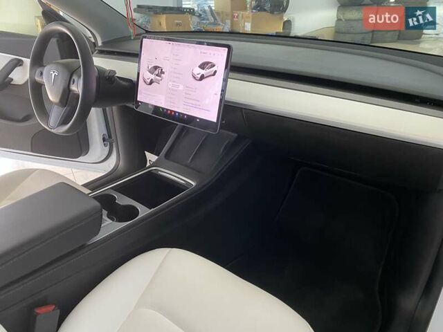 Тесла Model Y 2021 в Одессе на Automoto.ua Белый Тесла Model Y, объемом двигателя 0 л и пробегом 58 тыс. км за 26300 $, фото 35 на Automoto.ua