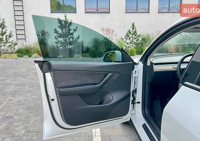 Тесла Model Y 2021 в Луцке на Automoto.ua Белый Тесла Model Y, объемом двигателя 0 л и пробегом 69 тыс. км за 22400 $, фото 26 на Automoto.ua