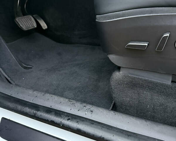 Белый Тесла Model Y, объемом двигателя 0 л и пробегом 141 тыс. км за 20900 $, фото 13 на Automoto.ua