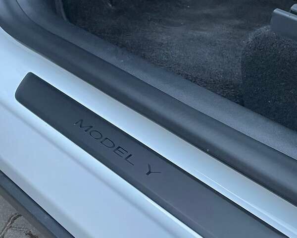 Белый Тесла Model Y, объемом двигателя 0 л и пробегом 56 тыс. км за 24980 $, фото 39 на Automoto.ua