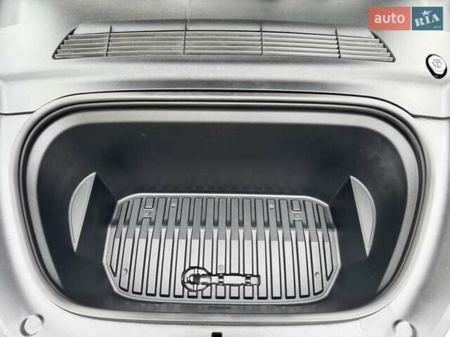 Тесла Model Y 2021 в Львове на Automoto.ua Белый Тесла Model Y, объемом двигателя 0 л и пробегом 102 тыс. км за 24500 $, фото 28 на Automoto.ua