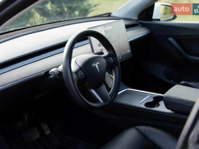 Белый Тесла Model Y, объемом двигателя 0 л и пробегом 103 тыс. км за 28400 $, фото 10 на Automoto.ua