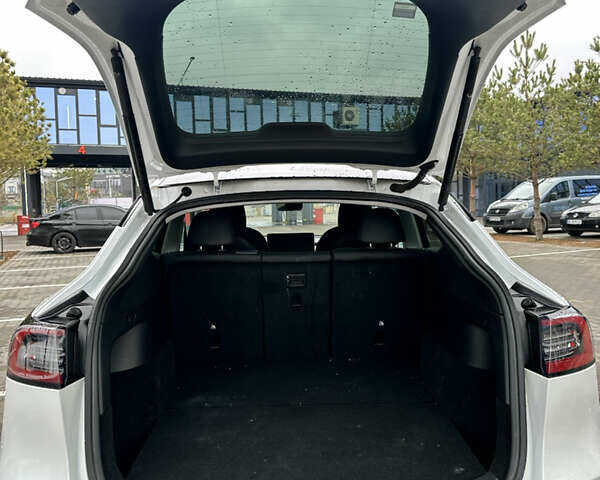 Белый Тесла Model Y, объемом двигателя 0 л и пробегом 79 тыс. км за 25500 $, фото 7 на Automoto.ua