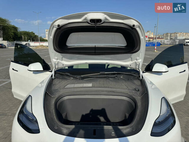 Белый Тесла Model Y, объемом двигателя 0 л и пробегом 155 тыс. км за 20777 $, фото 26 на Automoto.ua