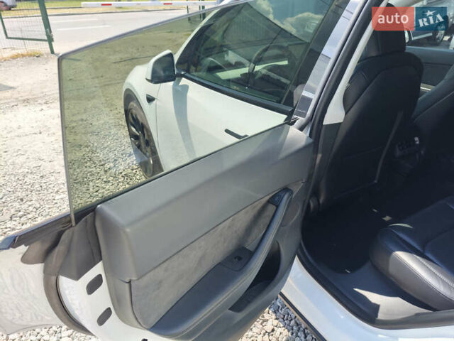 Белый Тесла Model Y, объемом двигателя 0 л и пробегом 133 тыс. км за 26300 $, фото 11 на Automoto.ua