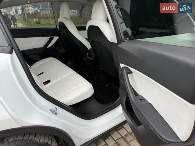 Білий Тесла Model Y, об'ємом двигуна 0 л та пробігом 88 тис. км за 25500 $, фото 62 на Automoto.ua
