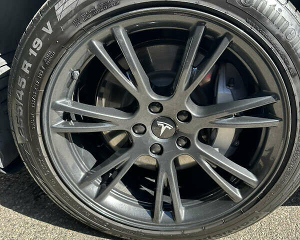 Тесла Model Y 2021 в Киеве на Automoto.ua Белый Тесла Model Y, объемом двигателя 0 л и пробегом 117 тыс. км за 35000 $, фото 32 на Automoto.ua