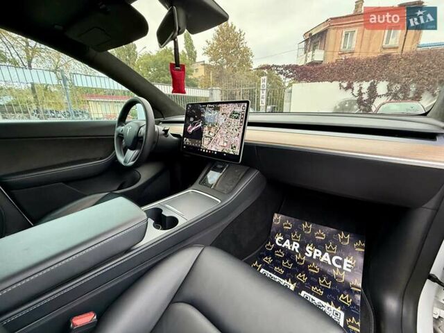 Белый Тесла Model Y, объемом двигателя 0 л и пробегом 88 тыс. км за 26999 $, фото 19 на Automoto.ua