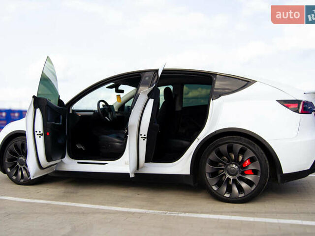 Белый Тесла Model Y, объемом двигателя 0 л и пробегом 64 тыс. км за 34500 $, фото 5 на Automoto.ua
