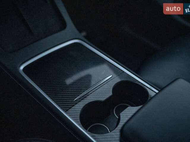 Белый Тесла Model Y, объемом двигателя 0 л и пробегом 69 тыс. км за 27500 $, фото 26 на Automoto.ua