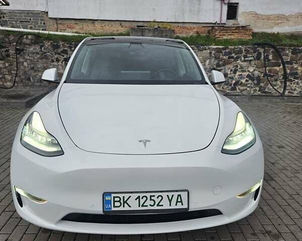 Тесла Model Y 2021 в Ровно на Automoto.ua Белый Тесла Model Y, объемом двигателя 0 л и пробегом 133 тыс. км за 22000 $, фото 17 на Automoto.ua