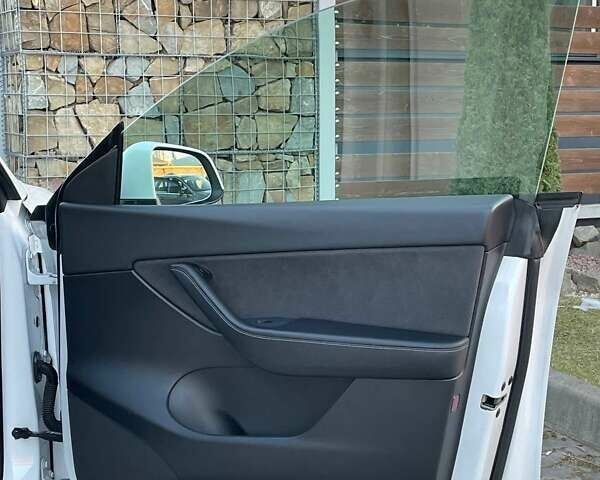 Белый Тесла Model Y, объемом двигателя 0 л и пробегом 56 тыс. км за 24980 $, фото 45 на Automoto.ua