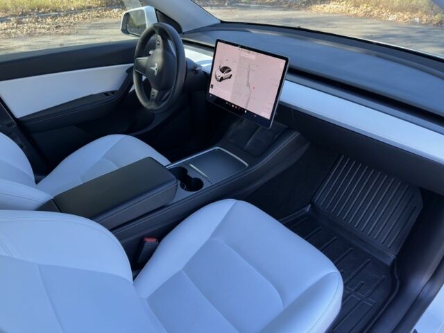 Білий Тесла Model Y, об'ємом двигуна 0 л та пробігом 73 тис. км за 29400 $, фото 13 на Automoto.ua