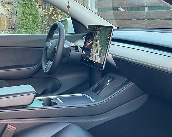 Белый Тесла Model Y, объемом двигателя 0 л и пробегом 56 тыс. км за 24980 $, фото 44 на Automoto.ua