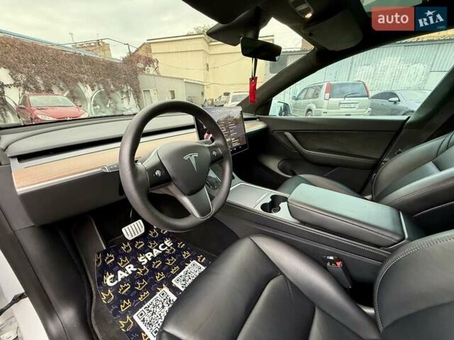 Белый Тесла Model Y, объемом двигателя 0 л и пробегом 88 тыс. км за 26999 $, фото 20 на Automoto.ua