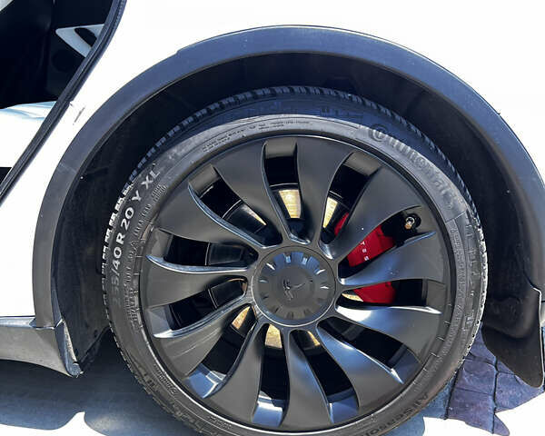 Белый Тесла Model Y, объемом двигателя 0 л и пробегом 61 тыс. км за 28000 $, фото 34 на Automoto.ua