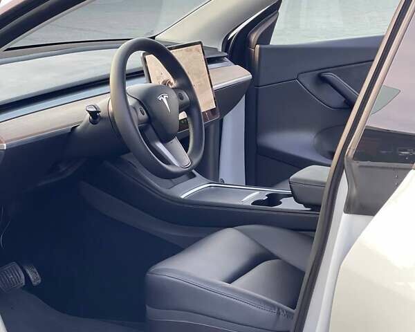 Белый Тесла Model Y, объемом двигателя 0 л и пробегом 16 тыс. км за 29900 $, фото 16 на Automoto.ua