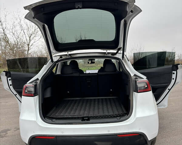 Білий Тесла Model Y, об'ємом двигуна 0 л та пробігом 83 тис. км за 22200 $, фото 6 на Automoto.ua