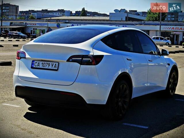 Білий Тесла Model Y, об'ємом двигуна 0 л та пробігом 67 тис. км за 25500 $, фото 2 на Automoto.ua