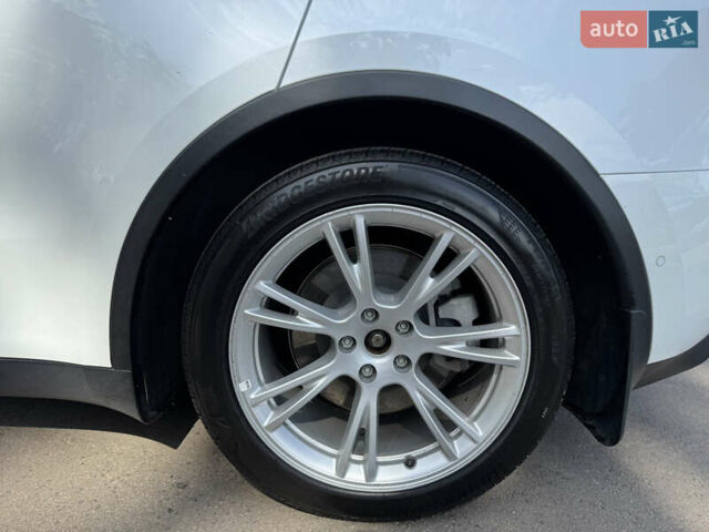 Білий Тесла Model Y, об'ємом двигуна 0 л та пробігом 119 тис. км за 19499 $, фото 19 на Automoto.ua