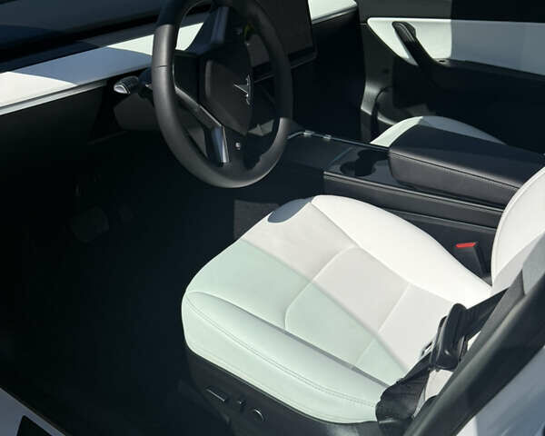 Белый Тесла Model Y, объемом двигателя 0 л и пробегом 19 тыс. км за 26500 $, фото 6 на Automoto.ua