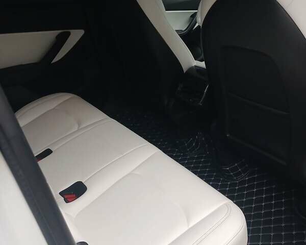 Белый Тесла Model Y, объемом двигателя 0 л и пробегом 195 тыс. км за 26000 $, фото 18 на Automoto.ua