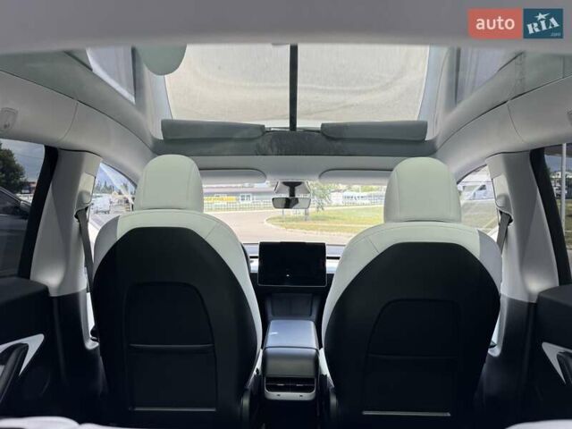 Белый Тесла Model Y, объемом двигателя 0 л и пробегом 34 тыс. км за 31999 $, фото 19 на Automoto.ua