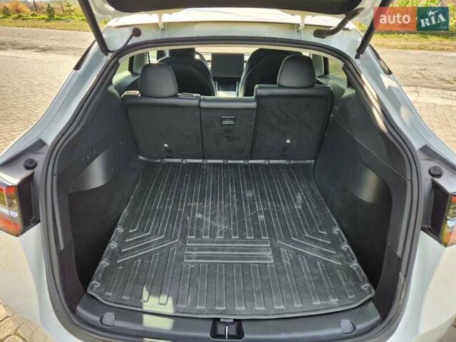 Белый Тесла Model Y, объемом двигателя 0 л и пробегом 98 тыс. км за 22500 $, фото 19 на Automoto.ua