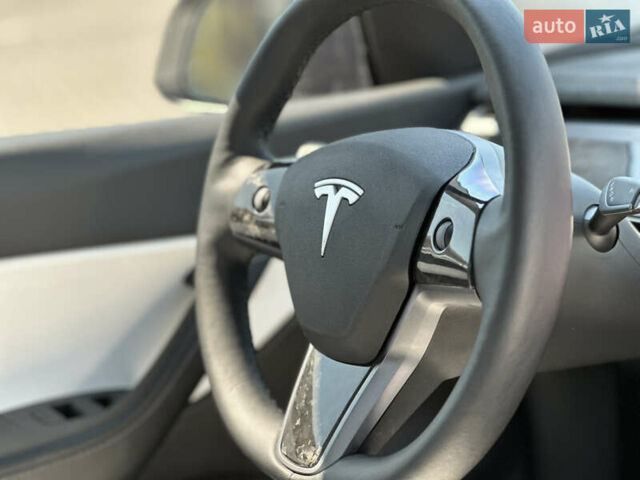 Белый Тесла Model Y, объемом двигателя 0 л и пробегом 51 тыс. км за 29500 $, фото 25 на Automoto.ua