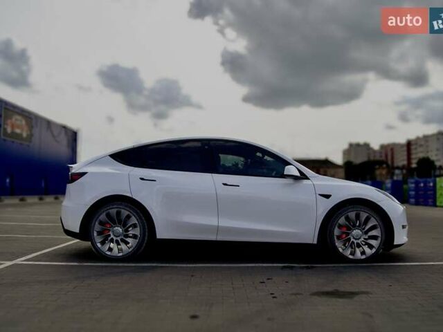 Белый Тесла Model Y, объемом двигателя 0 л и пробегом 64 тыс. км за 34500 $, фото 3 на Automoto.ua