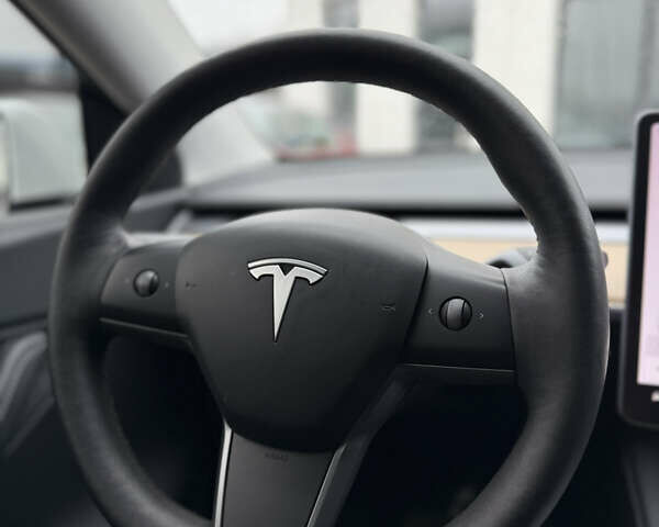 Белый Тесла Model Y, объемом двигателя 0 л и пробегом 77 тыс. км за 24200 $, фото 34 на Automoto.ua