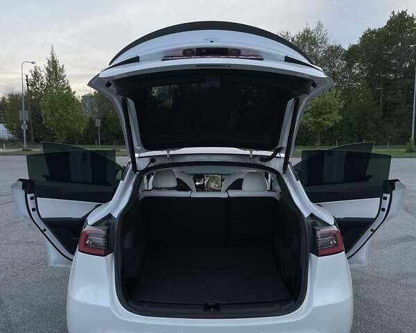 Білий Тесла Model Y, об'ємом двигуна 0 л та пробігом 39 тис. км за 25999 $, фото 21 на Automoto.ua