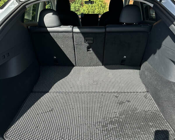 Тесла Model Y 2021 в Киеве на Automoto.ua Белый Тесла Model Y, объемом двигателя 0 л и пробегом 117 тыс. км за 35000 $, фото 24 на Automoto.ua