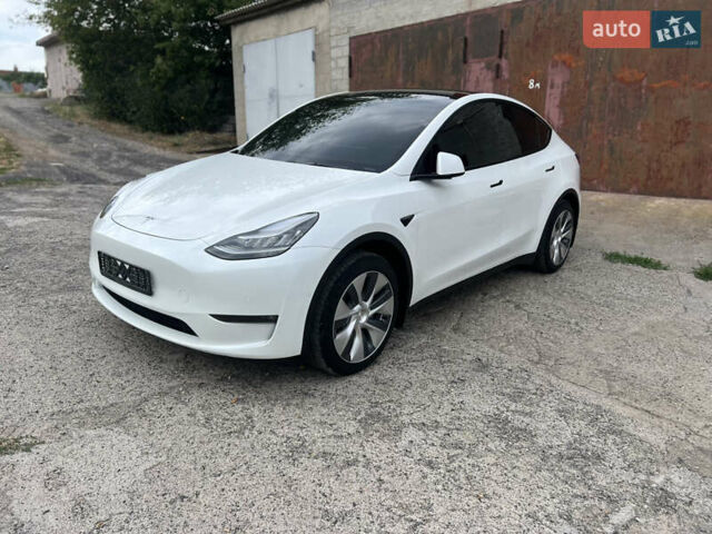 Белый Тесла Model Y, объемом двигателя 0 л и пробегом 42 тыс. км за 26000 $, фото 2 на Automoto.ua