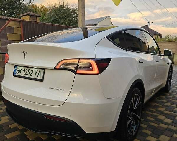 Тесла Model Y 2021 в Ровно на Automoto.ua Белый Тесла Model Y, объемом двигателя 0 л и пробегом 133 тыс. км за 22000 $, фото 41 на Automoto.ua