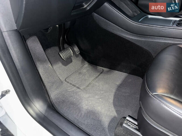 Белый Тесла Model Y, объемом двигателя 0 л и пробегом 128 тыс. км за 22600 $, фото 40 на Automoto.ua