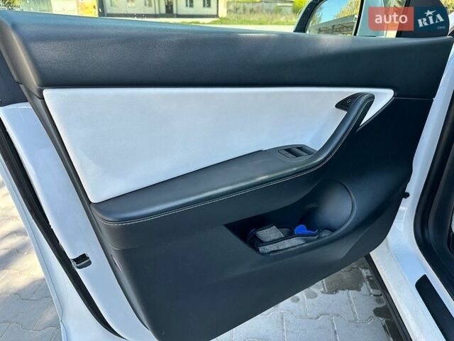 Белый Тесла Model Y, объемом двигателя 0 л и пробегом 113 тыс. км за 24500 $, фото 32 на Automoto.ua