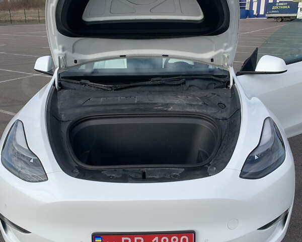 Белый Тесла Model Y, объемом двигателя 0 л и пробегом 83 тыс. км за 19499 $, фото 15 на Automoto.ua